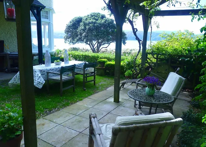 Beachfront Wellington Bed And Breakfast